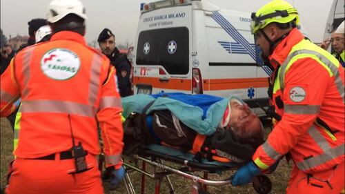 Pioltello, l'estrazione dei feriti dal treno 1