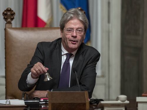 Gentiloni perde voti per strada. Al Senato sarà in bilico
