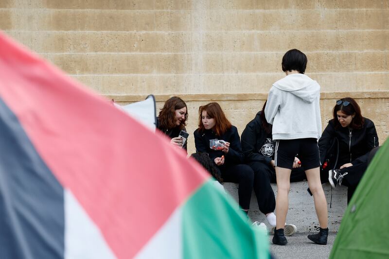 Tende anti-Israele alla Sapienza: il campeggio dei collettivi rossi 13