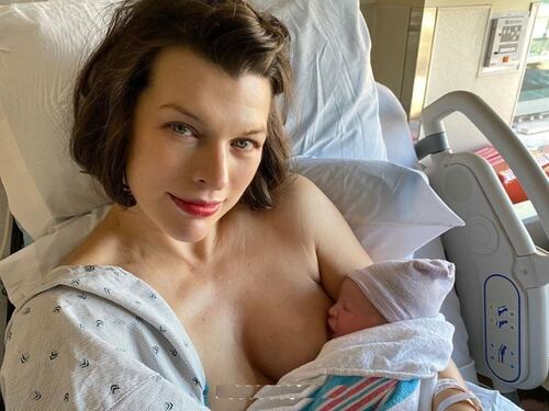 Milla Jovovich è diventata mamma per la terza volta: nata la piccola Osian