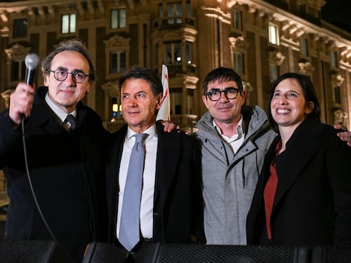 Dopo la patrimoniale, pure la tassa di scopo e quella di successione. L'ossessione del duo Fratoianni-Bonelli