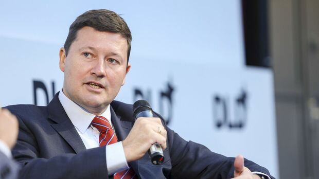 Promozione-rimozione per Selmayr. L'anti italiano diventato troppo potente
