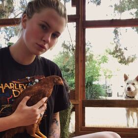 Ireland Baldwin, topless mozzafiato 7
