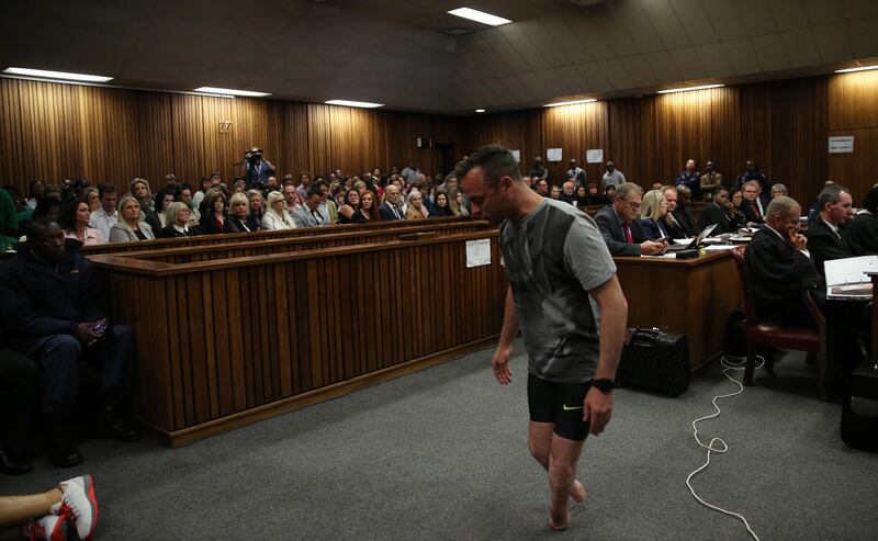 Pistorius sfila in aula senza protesi 7