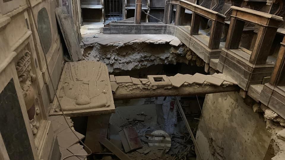 Napoli, crolla il pavimento della chiesa degli Incurabili
