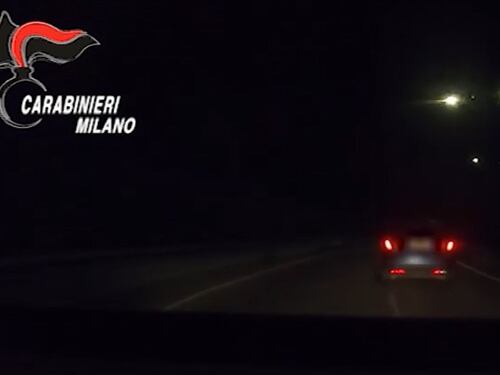 L’inseguimento a folle velocità contromano e l’arresto dopo il tentativo di fuga dalla caserma: fermati due marocchini