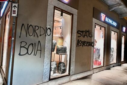 Ecco ciò che resta dopo il passaggio degli anarchici: le immagini choc 6