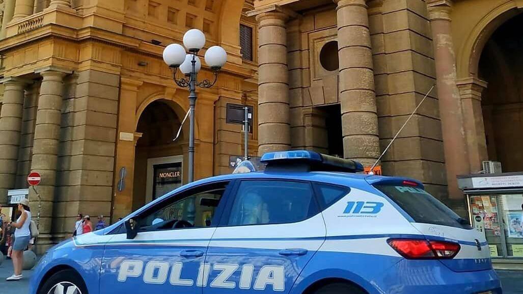 Entra in chiesa ubriaco, forza il tabernacolo e indossa l'abito del parroco: straniero denunciato