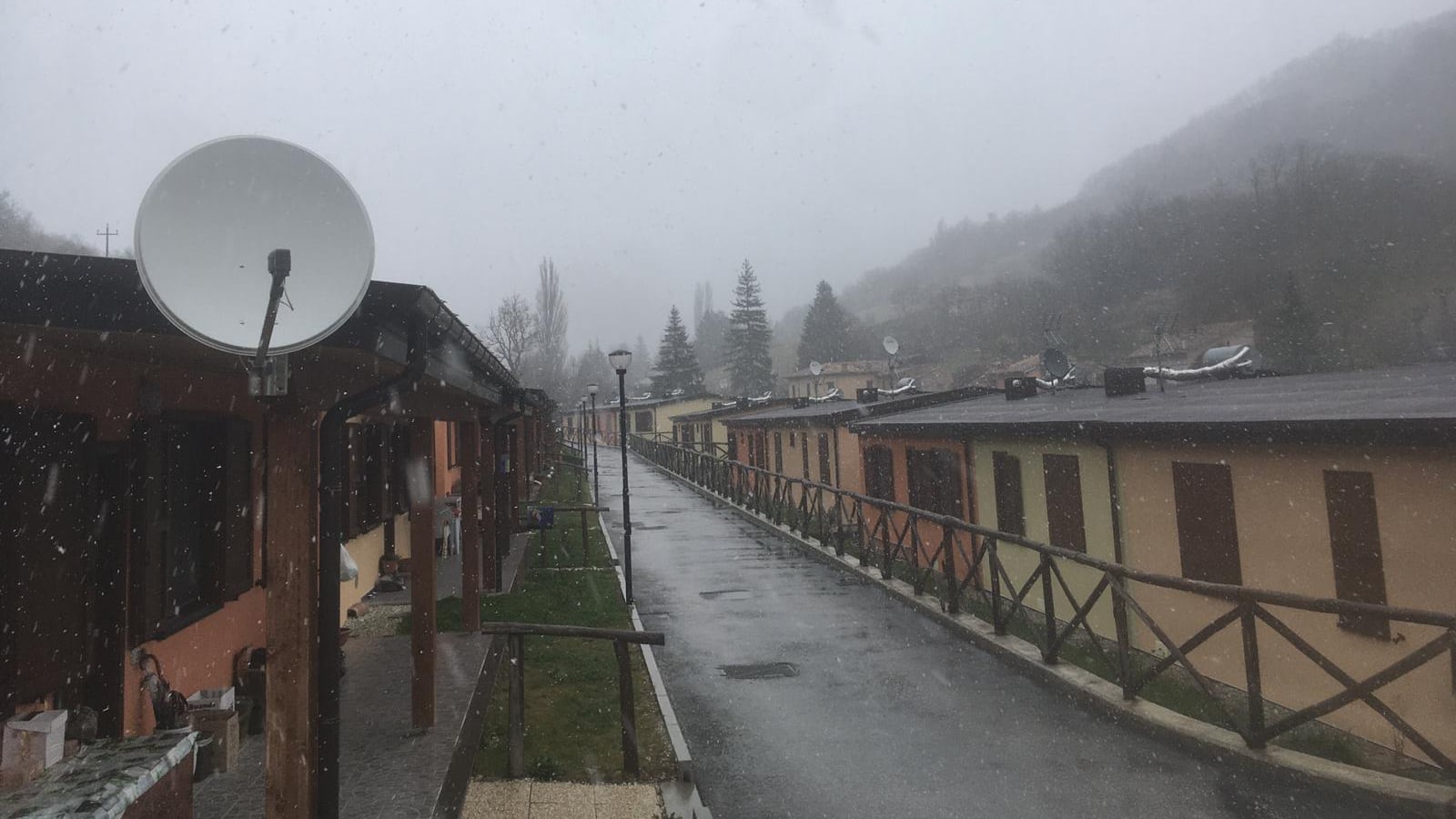 Quei terremotati chiusi in casette temporanee: "Dimenticati dal governo"