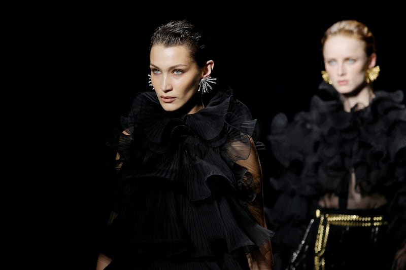 Bella Hadid, le immagini dalle passerelle 8
