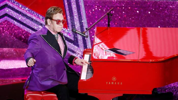 Il guasto in volo, poi l'atterraggio di emergenza: cos'è successo al jet di Elton John