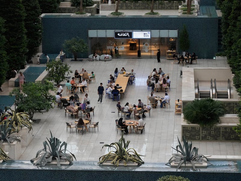L’Iran reprime uno dei pochi lussi rimasti ai giovani: i caffè
