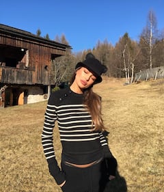 Cristina Buccino, foto hot sulle scale 22