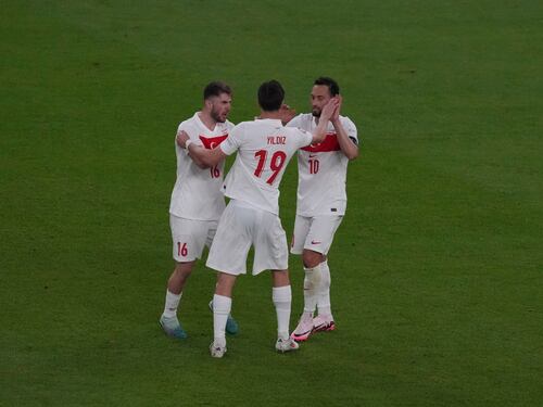 Euro 2024, Calhanoglu e Tosun mandano la Turchia agli ottavi: è 2-1 contro la Repubblica Ceca
