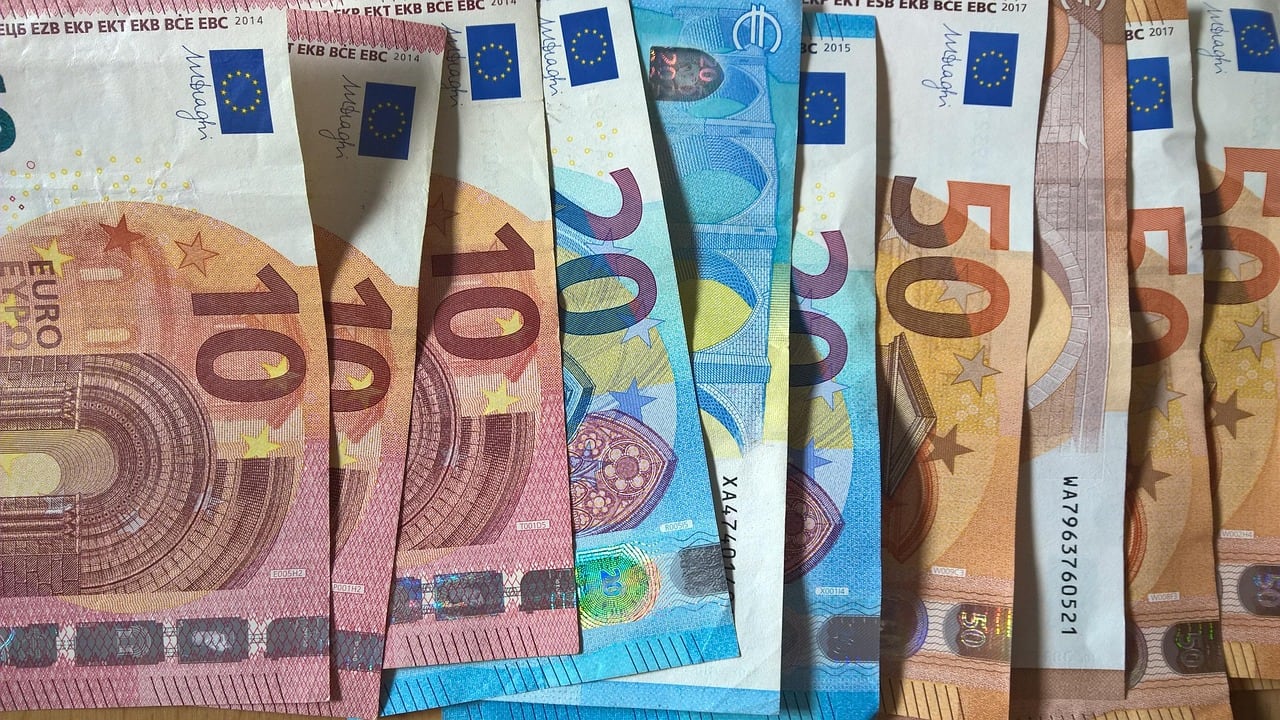 Banconote e monete danneggiate, ecco come si possono sostituire e quanto costa farlo
