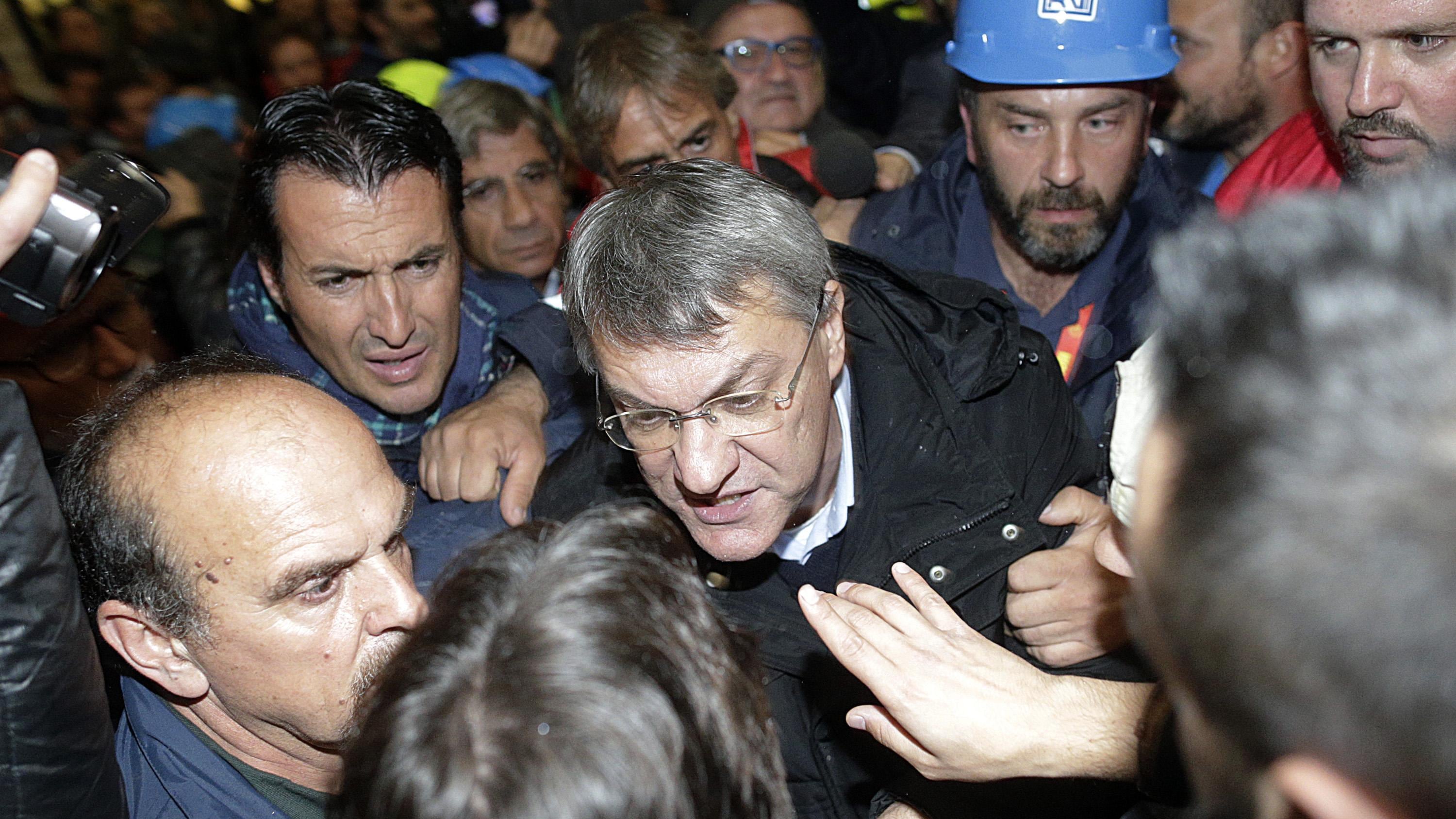"Buffone, vergogna". Gli operai dell'Ast fischiano Landini