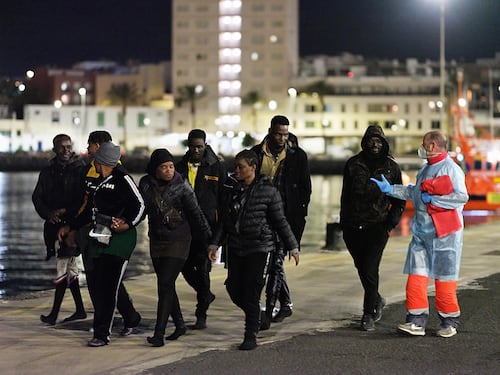 "Viola il trattato di Dublino". La Francia attacca l'Italia sui migranti: