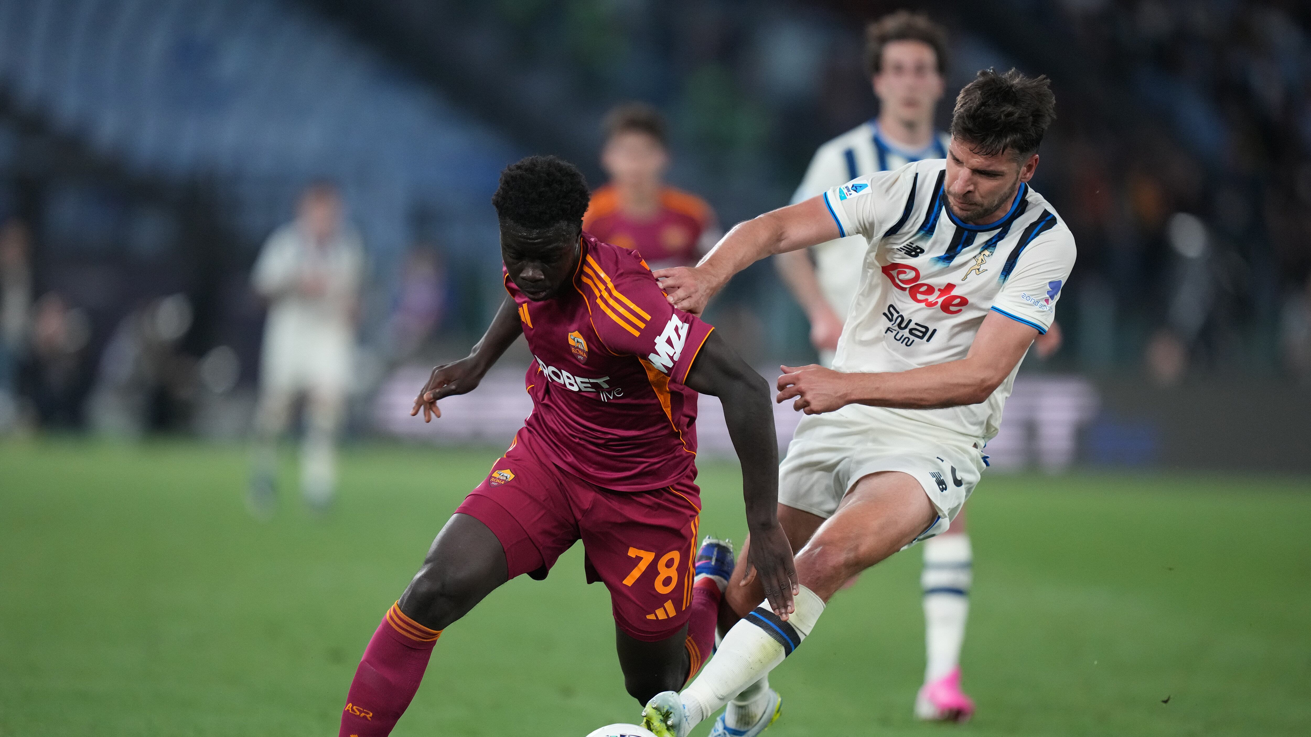 La Roma bloccata sull’1-1 dall’Atalanta: non basta il gol di Hermoso, la Juve ride