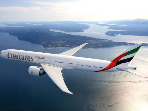 La mail, l'allarme, la linea riservata: cos'è successo a bordo del volo Emirates