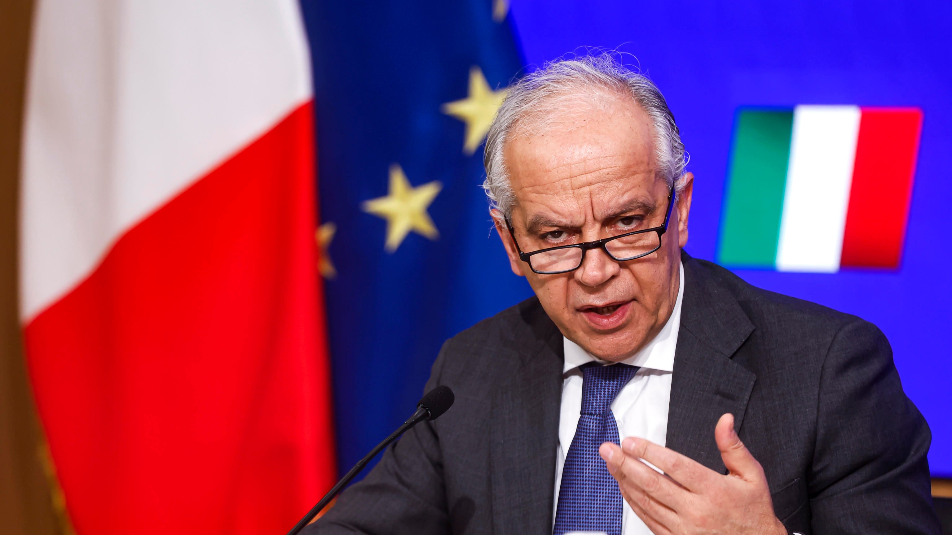 "Gli assalti ai treni sono terrorismo. In Italia c'è una saldatura tra islam e antagonisti Il futuro? Torno prefetto"