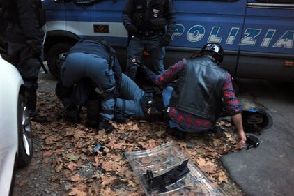 Monti in Bocconi: tafferugli tra polizia e centri sociali 5