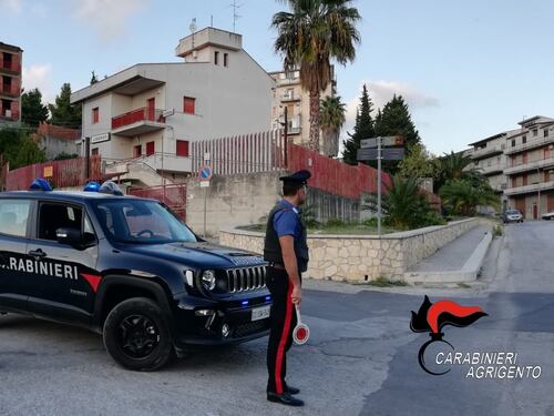 Agrigento, viene lasciata dal compagno e si vendica pubblicando foto e video intime di lui