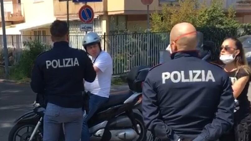 "Migranti in hotel? No, in giro". È rivolta per il rischio contagio