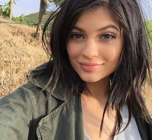 Kylie Jenner mostra il seno su Instagram 16