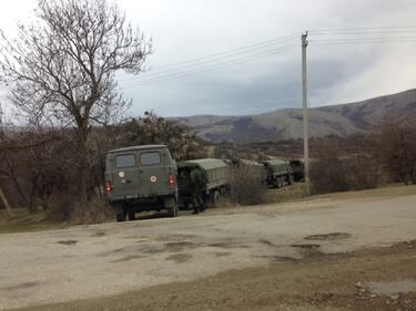 Camion con truppe russe vicino a a Perevalnoe 9