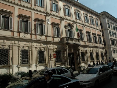Corse, rivalità e sussurri: i cronisti ai tempi del Cav