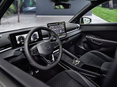 Nuova Volkswagen T-Roc, primo contatto: guarda la gallery 18