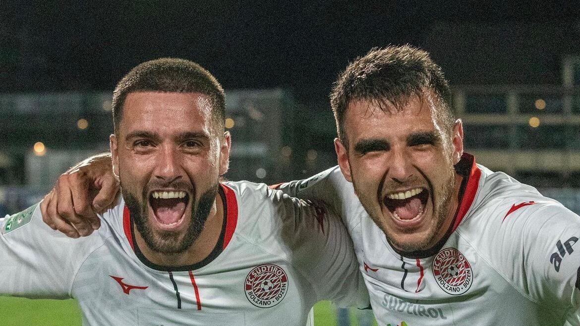 Serie B, il Sudtirol ci prende gusto: al 92’ Rover stende il Bari nella semifinale di andata