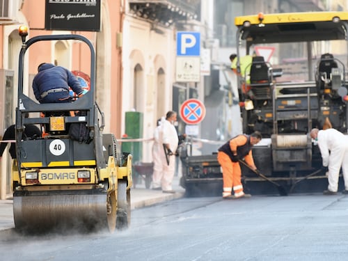 "Prezzi alle stelle": adesso manca pure l'asfalto per le strade