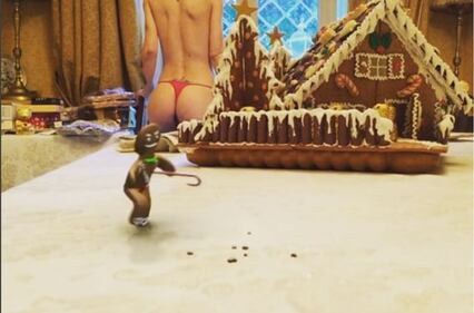 Naike Rivelli hot per le feste 3