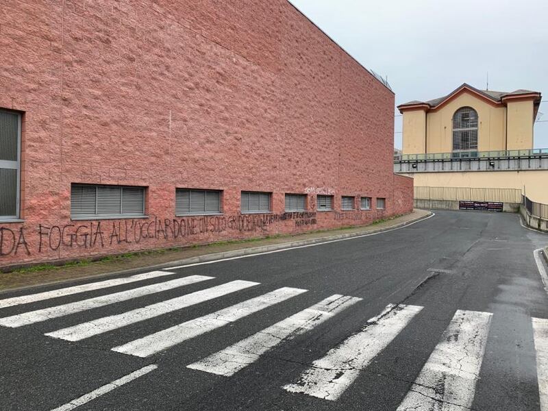 Modena e Bologna, le carceri devastate e le minacce sui muri 3