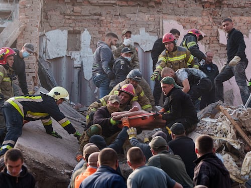 La festa per Putin con la strage di civili: 25 morti, 5 bambini
