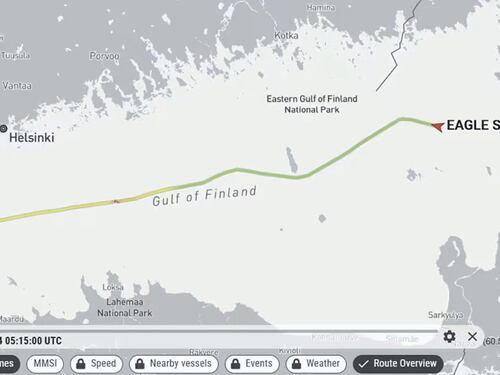 Mar Baltico, cavo sottomarino fuori uso: ipotesi sabotaggio. Sequestrata una petroliera dalla Russia