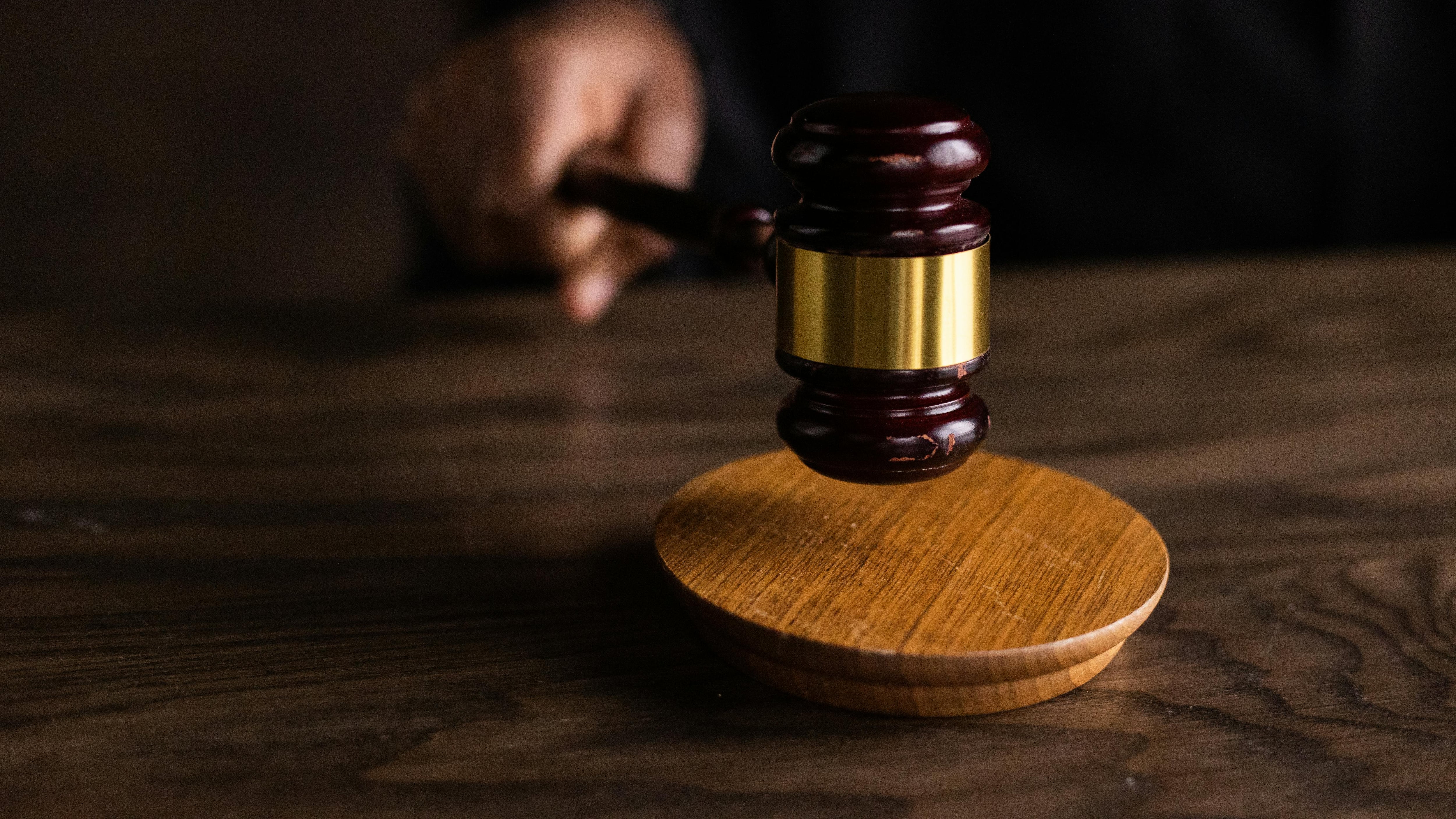 “L'ordinanza non era tradotta in francese”. E lo straniero accusato di aver violentato un'anziana torna in libertà