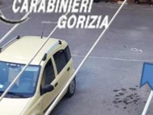 Ragazzi giocano a palla. Pensionato infastidito gli spara