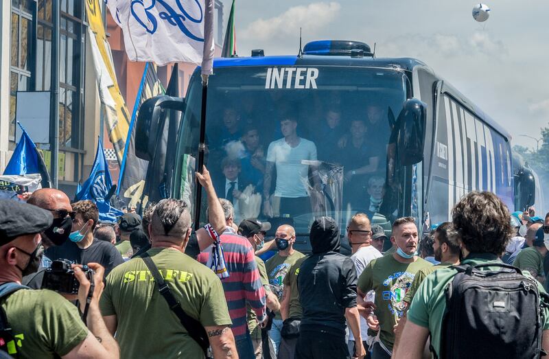 Inter, è festa grande fuori e dentro al Meazza per lo scudetto numero 19 8