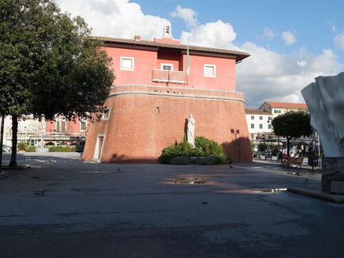 Forte dei Marmi, la figlia di Michelangelo