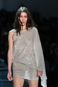 Bella Hadid, vestito trasparente 24