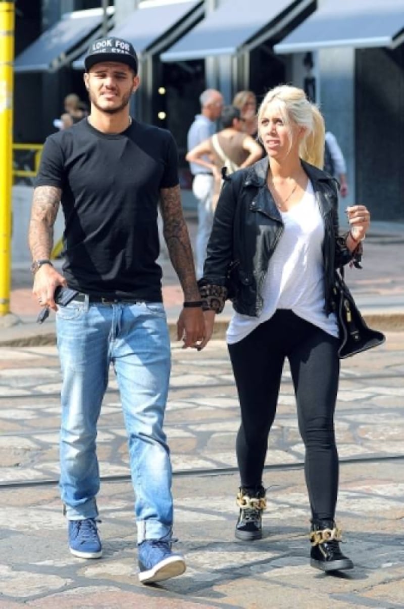 Wanda Nara, selfie da urlo: "triangolo" in archivio, è felice con Icardi 18