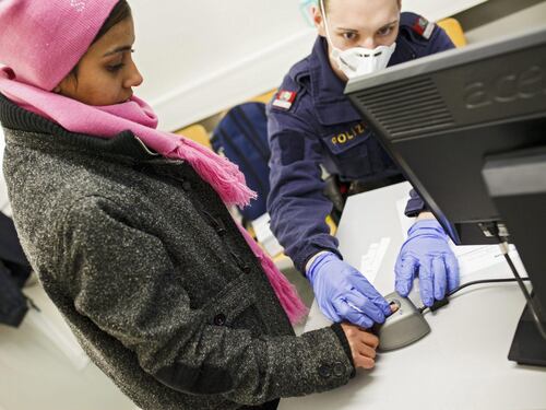 Manca il giudice che li espelle: i clandestini restano in Italia