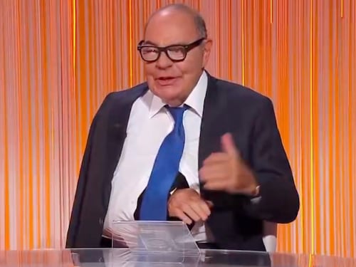 Braccio fasciato e occhio gonfio, Bruno Vespa va in onda dopo una “rovinosa caduta”