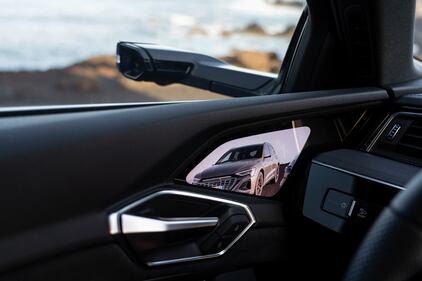 Le immagini della nuova Audi Q8 e-tron 5