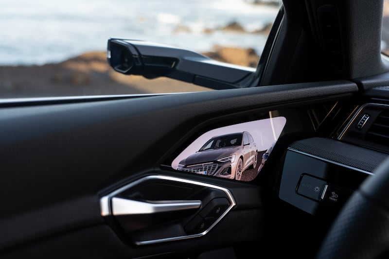 Le immagini della nuova Audi Q8 e-tron 5