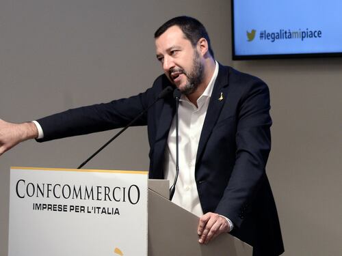 Manovra, Salvini tira dritto "Giù le mani dai punti chiave"