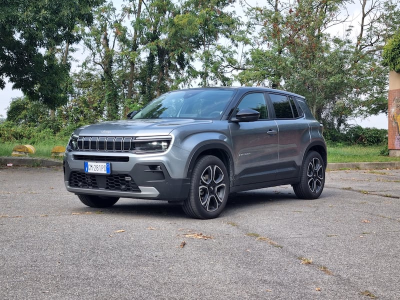 Jeep Avenger 1.2 Summit: guarda la gallery del city SUV americano 1