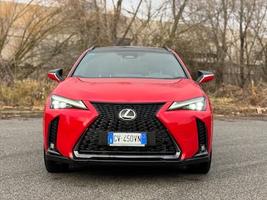 Lexus UX 300h: guarda la gallery del crossover premium giapponese 3